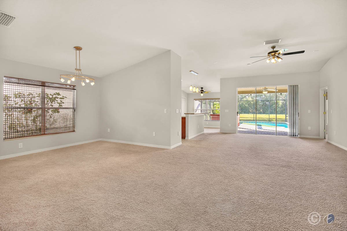 Home for Rent: 6415 Bridgecrest Dr, Lithia - Dining/Living room
