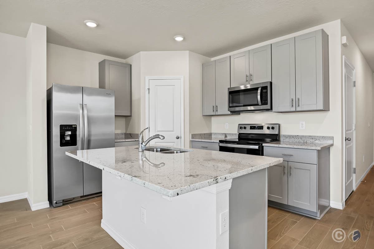 Home for Rent: 2760 Chestnut Creek Pl, Brandon - Kitchen