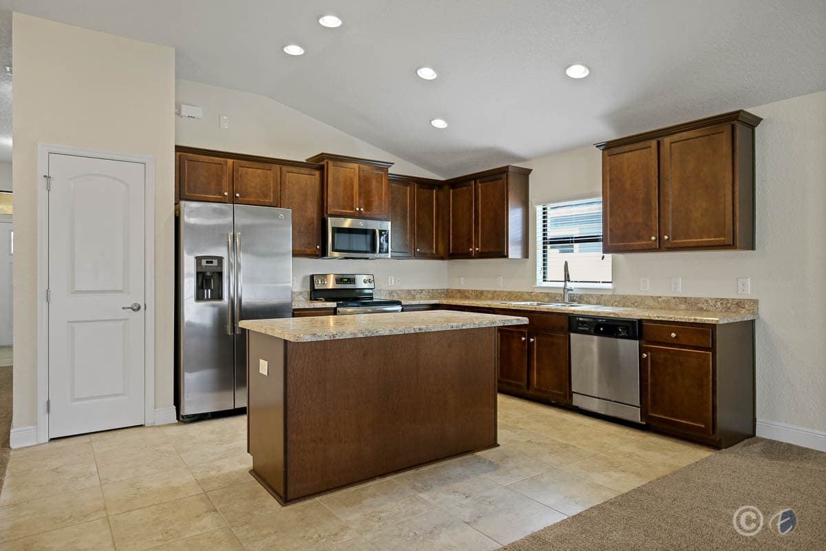 Home for Rent: 12229 Legacy Bright St, Riverview - Kitchen