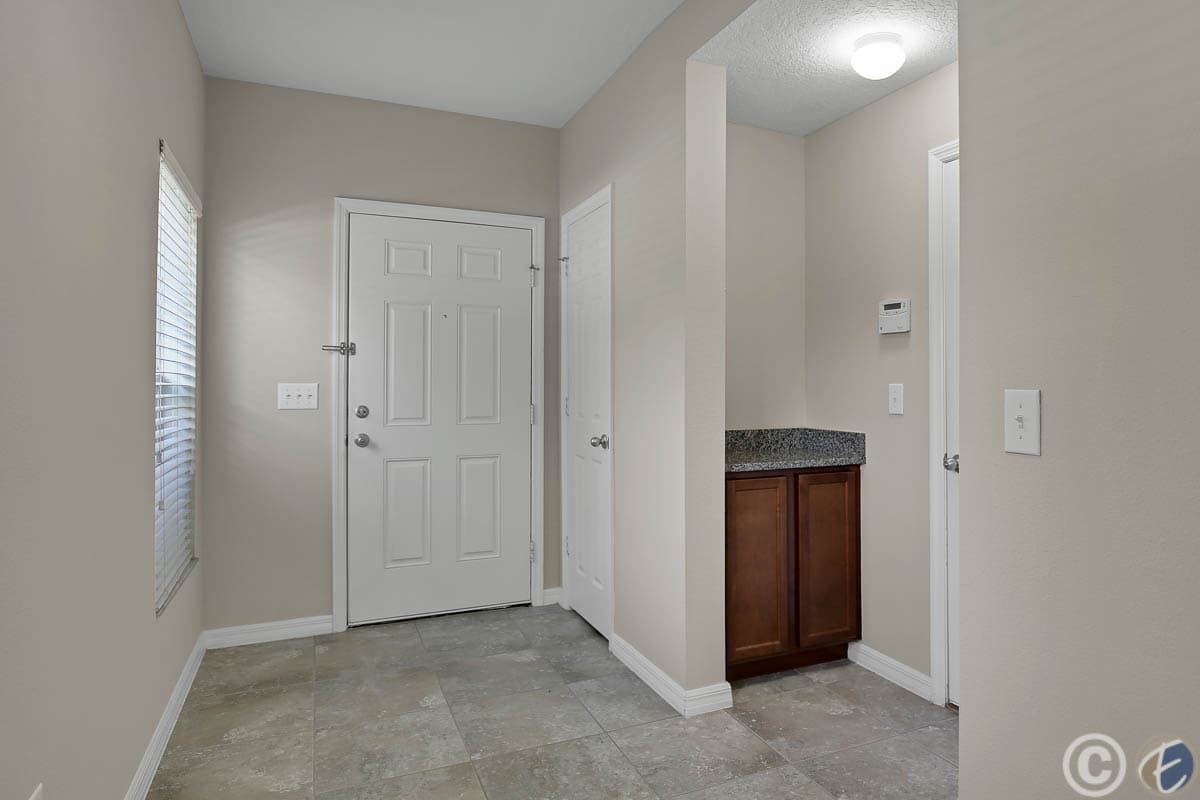 Home for Rent: 16016 Persimmon Grove Dr, Lithia - Entryway