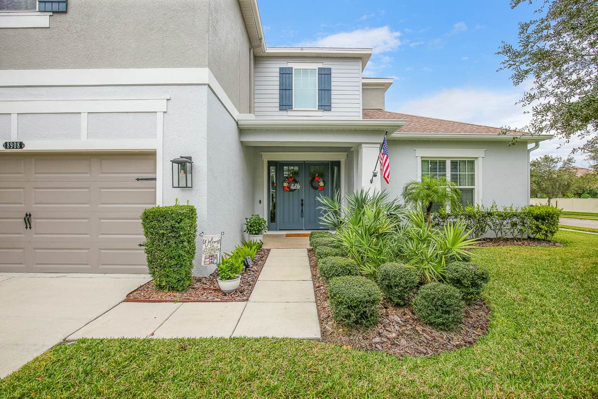 Home for Sale: 8908 Bella Vita Cir, Land O'Lakes - Front