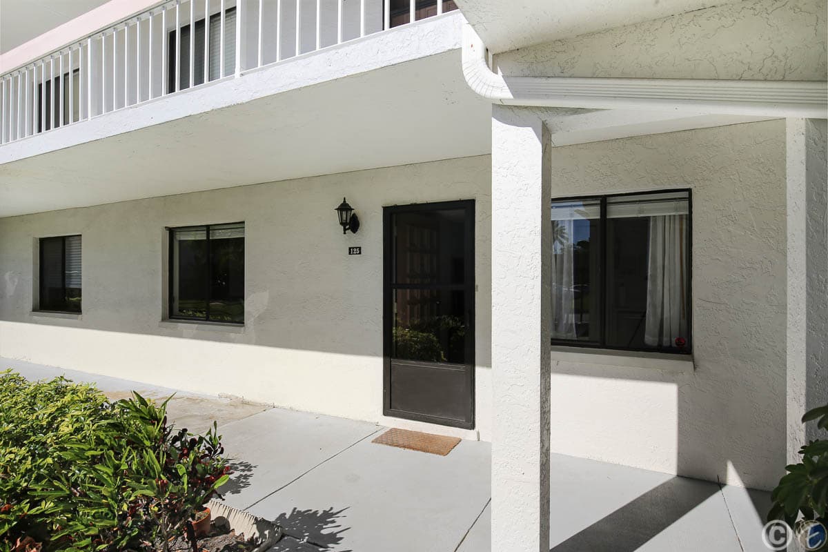 Home for Sale: 125 Lakeview Way, Oldsmar - Front
