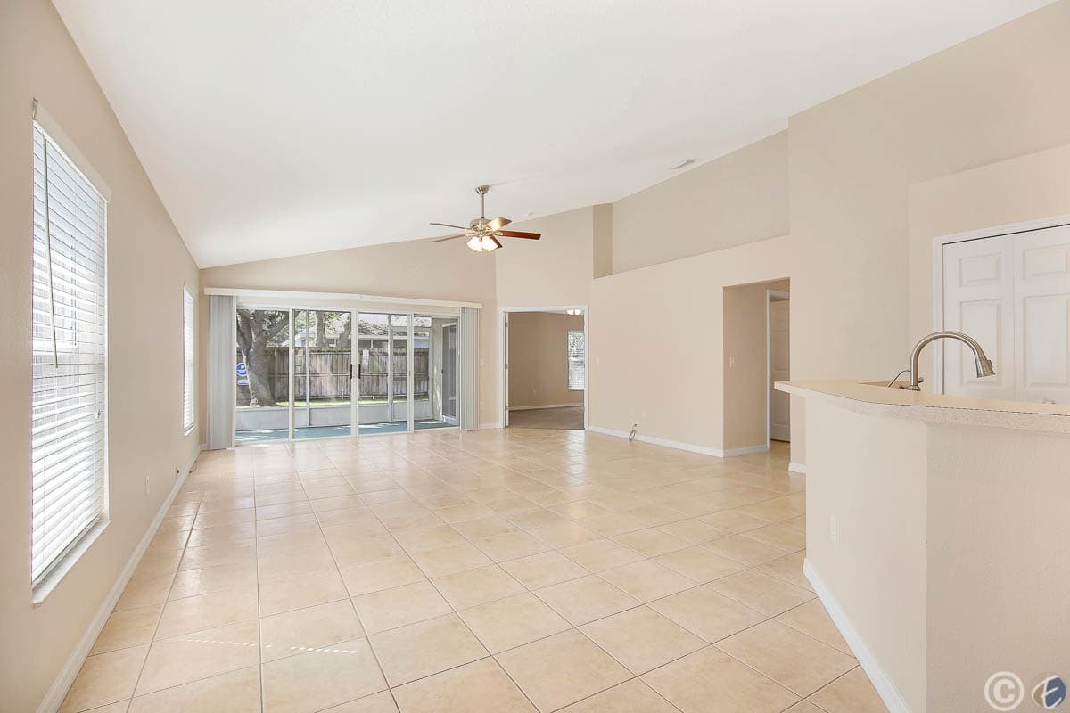 Home for Rent: 6229 Crickethollow Dr, Riverview - Living Room