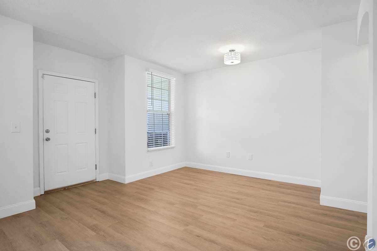 Home for Rent: 9804 Carlsdale Dr, Riverview - Entry