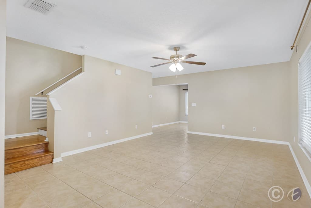 Home for Rent: 6180 Skylarkcrest Dr, Lithia - Living Room