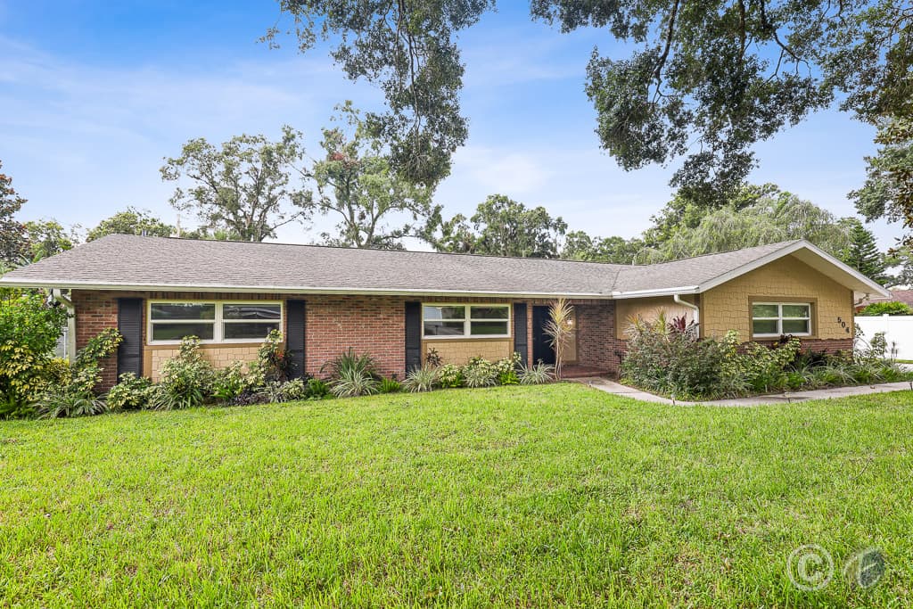 Home for Rent: 504 Crestover Dr, Temple Terrace - Front