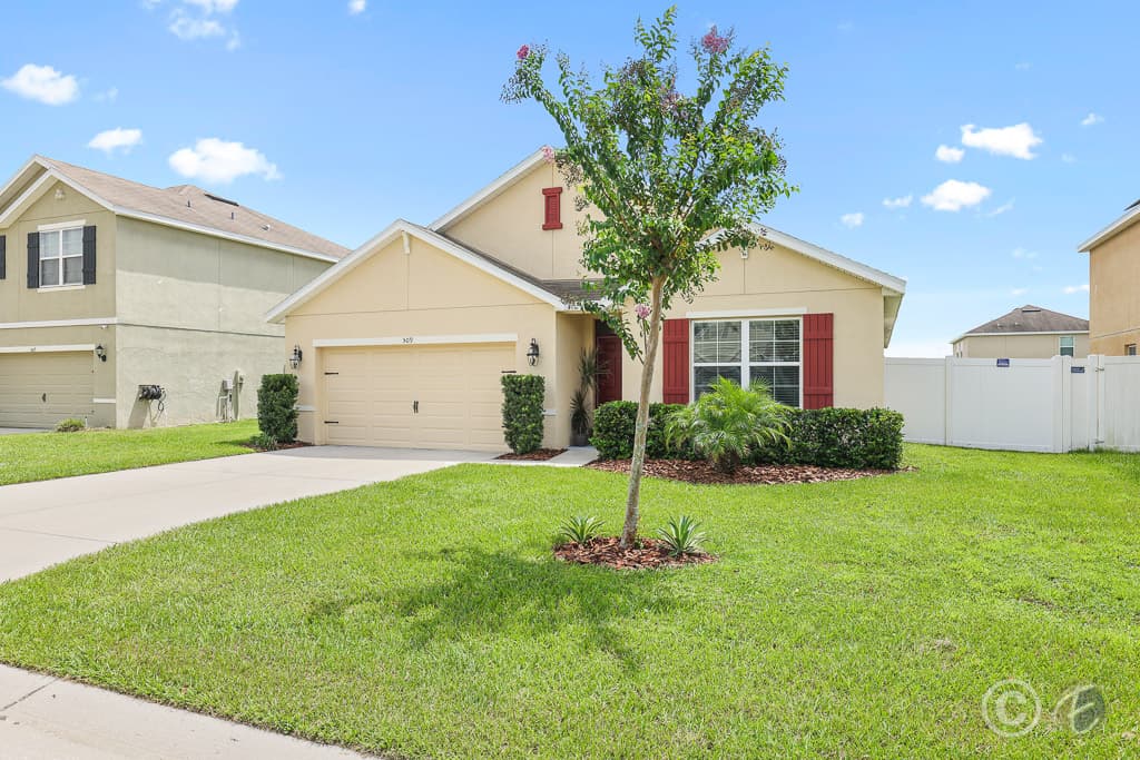 Home for Sale: 509 Arbequina Ct, Plant City - Front