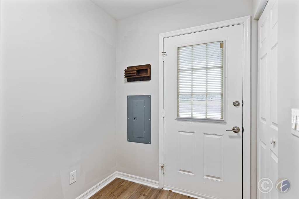 Home for Rent: 11305 Regal Square Dr, Temple Terrace - Entry
