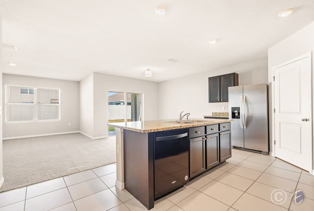 Home for Rent: 10218 Golden Light Ct, Riverview - Kitchen