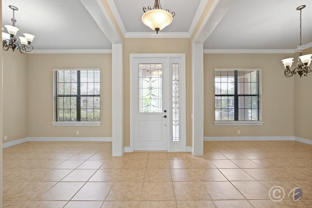 Home for Sale: 15708 Oakleaf Run Dr, Lithia - Entry
