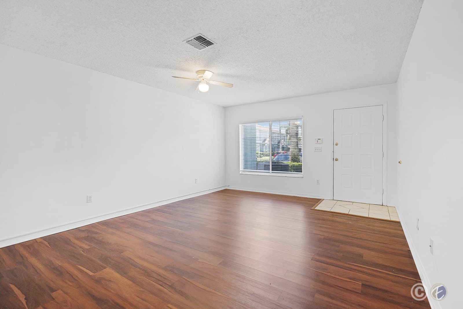 Home for Rent: 1326 Twilridge Place, Brandon - Living Room